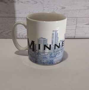 Starbucks 2002 Minneapolis Skyline Series 18 Fl oz One Coffee Tea Mug